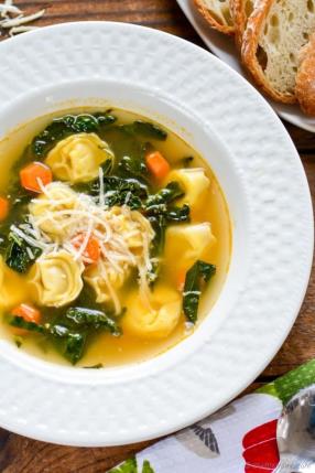 15 Minutes Easy Kale Tortellini Soup Recipe -  ChefDeHome.com