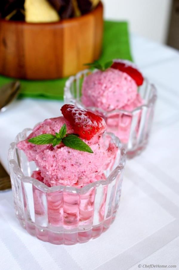 Strawberry Chia Frozen Yogurt Recipe - ChefDeHome.com