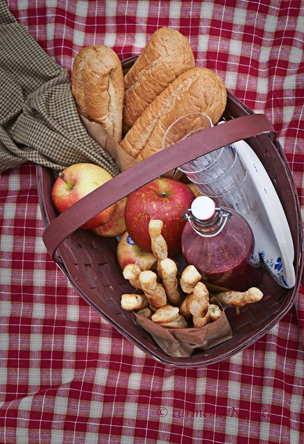 nothing makes me more happy then a breakfast basket to go specially on weekends...