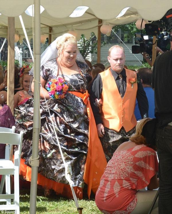 Honey Boo Boo''s mom June got married to Sugar Bear