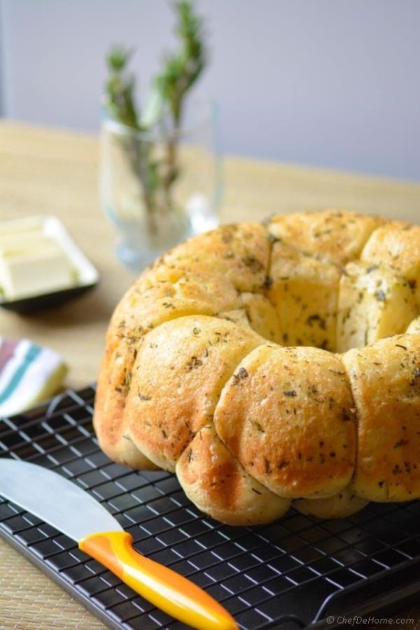 Buttery Pull-Apart Herb Monkey Bread Recipe - ChefDeHome.com