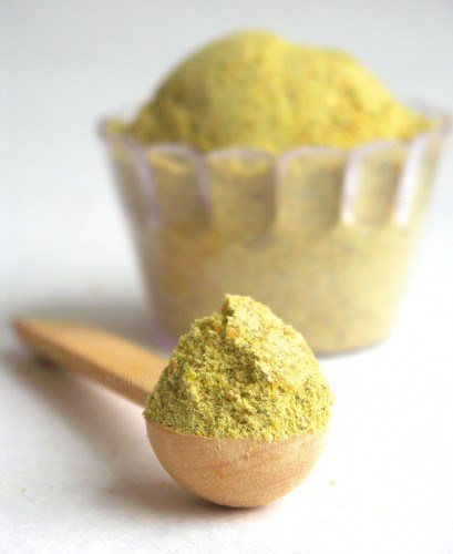 Spiced Powder from ecurry.com Curry Leaves or Kari Patta are not leaves of a tree that is used to make Curry. The leaves could be used in a curry, but the uses of the leaves go beyond curries.