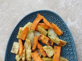 Sweet and tender roasted sweet potatoes with lemony, sweet and tart pan roasted apples were like many holiday flavors singing on my palate.