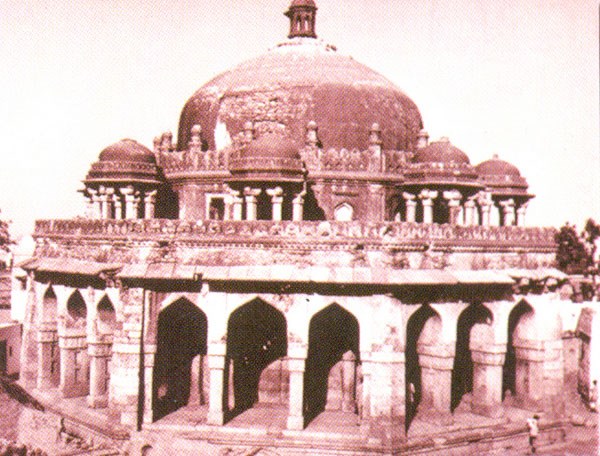TOMB OF MUBARAK SHAH (MUBARAKPUR KOTLA) - Mubarak Shah Sayyid, the second ruler of Sayyid dynasty died in A.D. 1434, when the tomb might have been built.