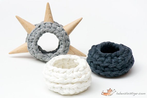 Fabric yarn bracelet with spikes